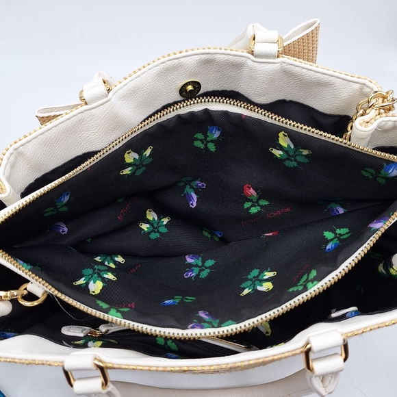 Betsey Johnson Daisy'd & Confused Satchel Purse - Picture 5 of 6